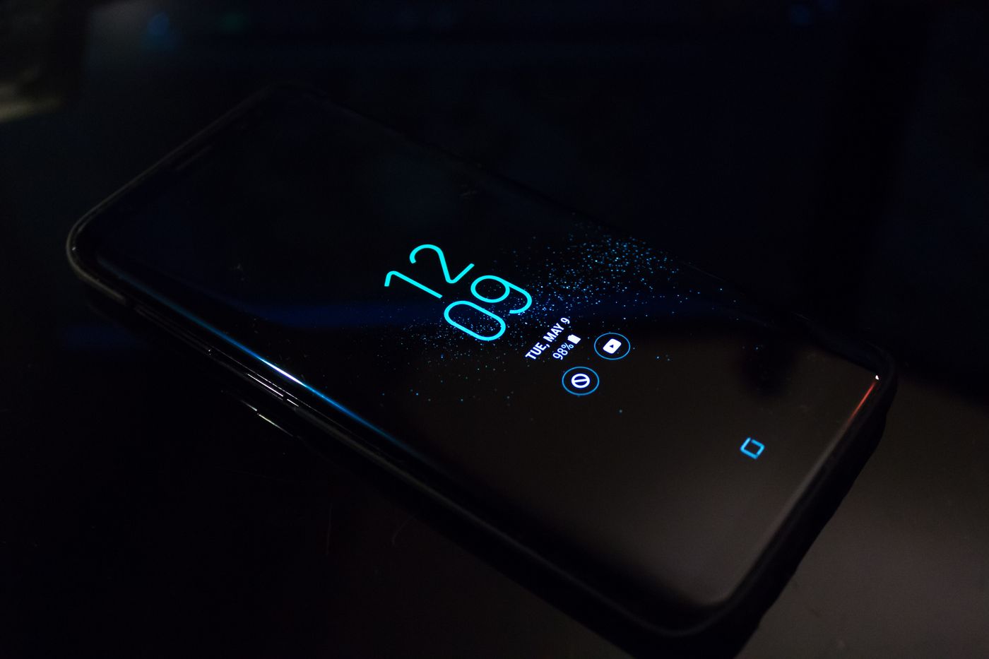 Smartphone displaying its clock and notifications