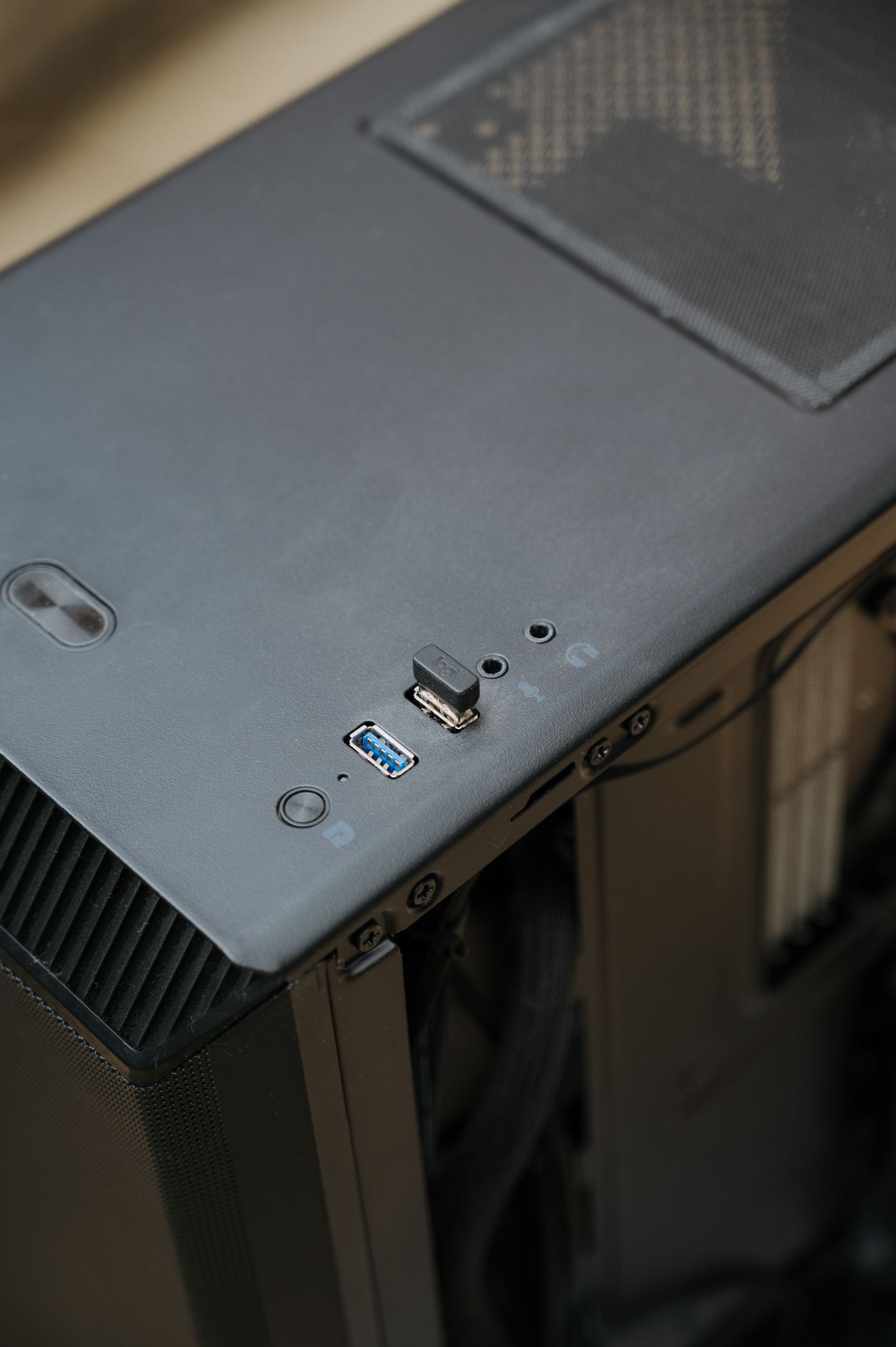 Power and connection controls on a desktop computer case